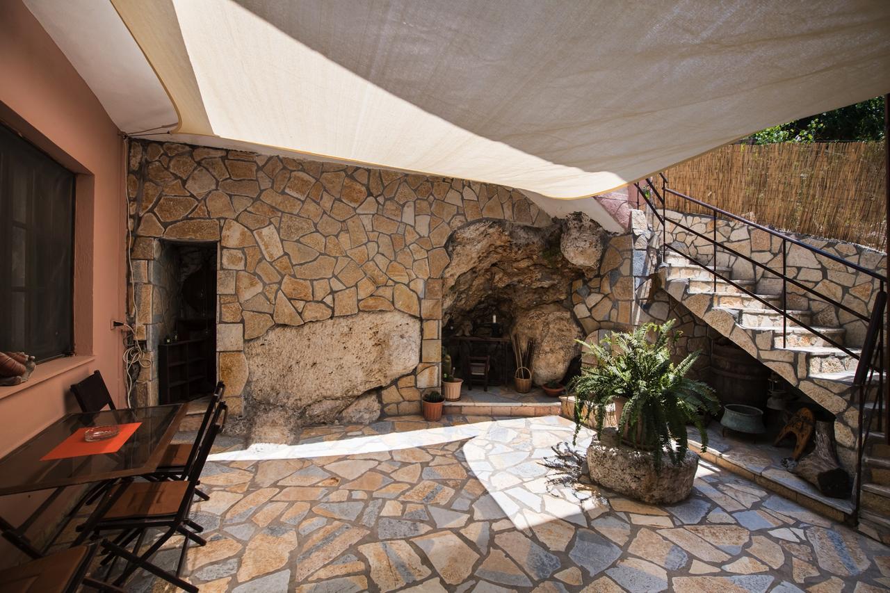 Manthiata Studios Exanthia Exterior photo